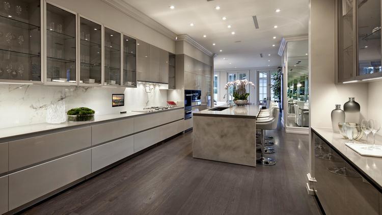  The kitchen area is perfect for hosting large parties